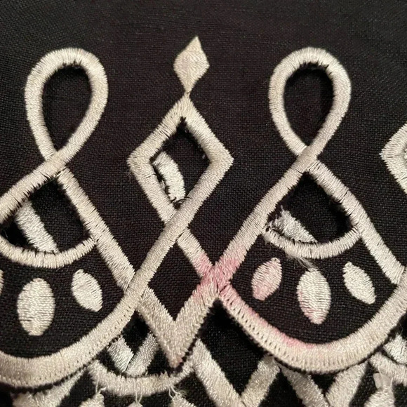 Bob Mackie Wearable Art Linen Black white embroidered 3X sleeveless scoop Top - Picture 8 of 8